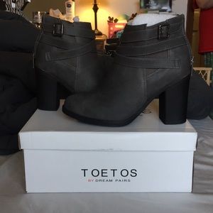 Size 6 gray heeled booties